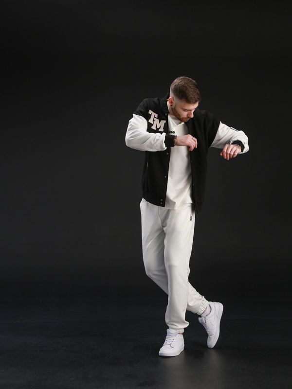 Чоловіча кофта Бомбер на кнопках TM Oversize Petlia 23 Чорний із молочним