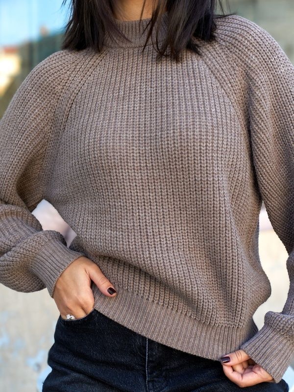 Женский свитер вязаный оверсайз Raglan Sweater темно-бежевый